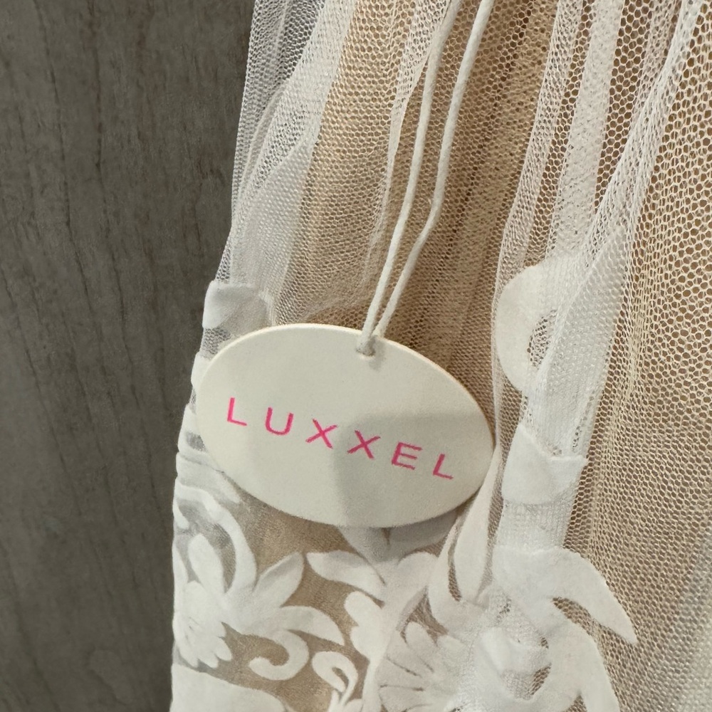 Luxxel Lace Party Dress Size Small - Picture 4 of 5